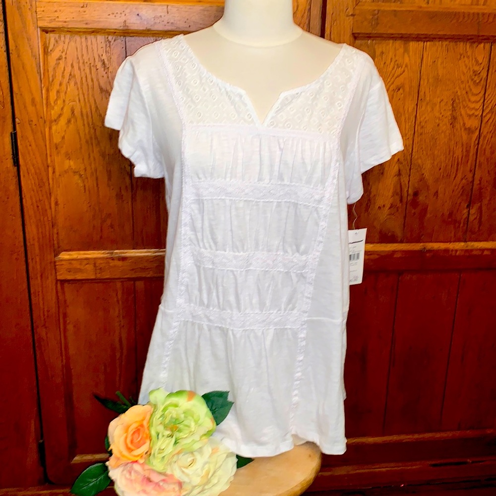 🆕Pretty💕Lacey Top🌼Front Gathered areas w/Crocheted Lace between & side splits